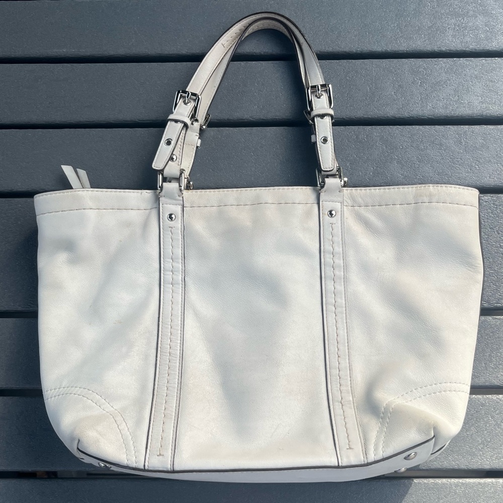Coach; White Leather Tote; Fuchsia/Hot Pink Interior; Duel Handles; 16x3x10in - Picture 2 of 14